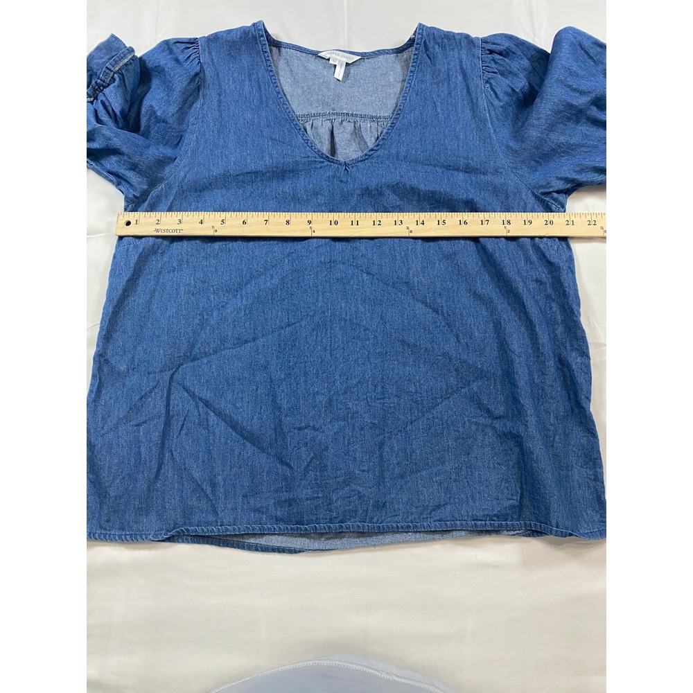 Draper James Women Medium Wash Blue Chambray Puff Sleeve V-Neck Blouse Top L - Picture 6 of 6